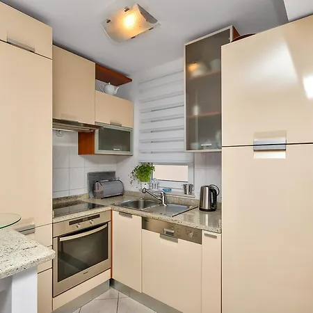 Manhattan Apartment *